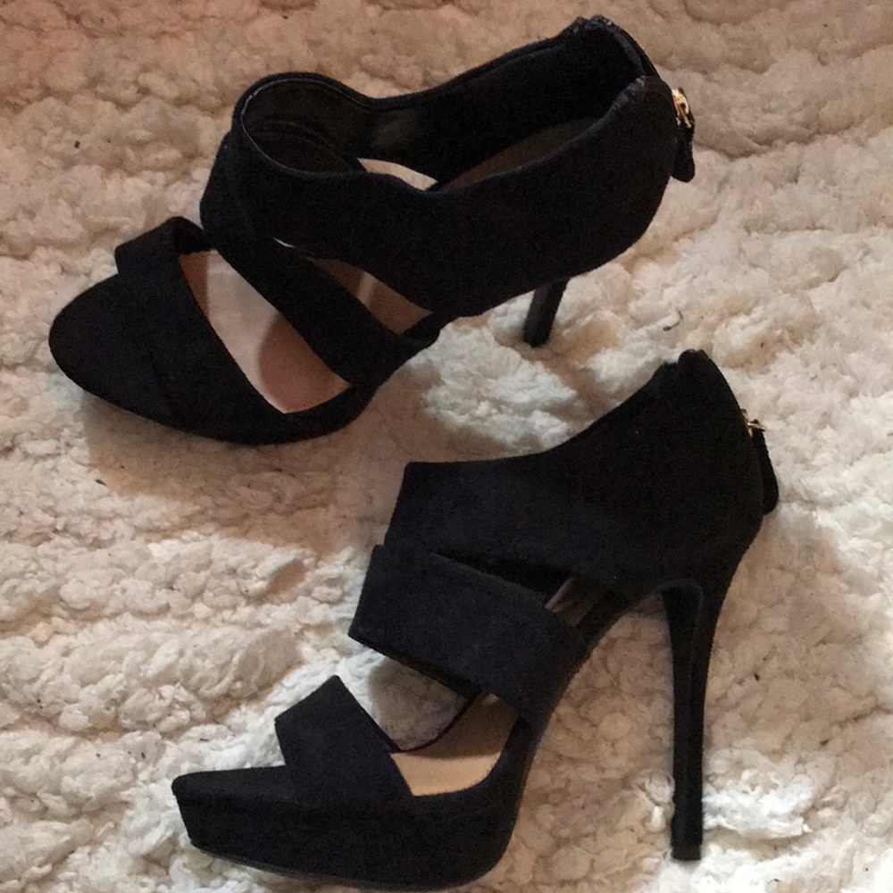 Black strapped heals. Women’s 8.5